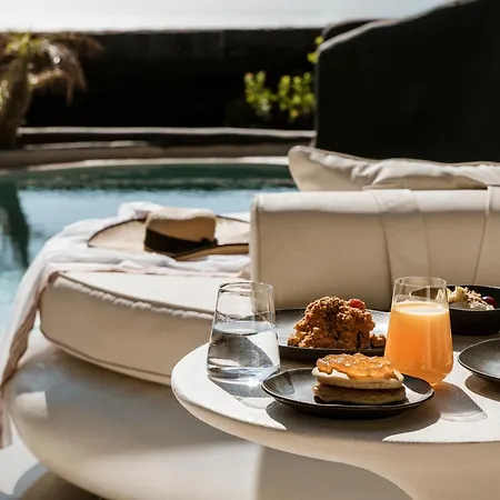 One Of One 5* Imerovigli (Santorini)