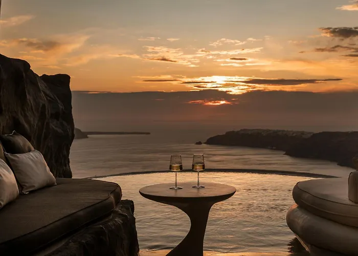 One Of One 5* Imerovigli (Santorini)