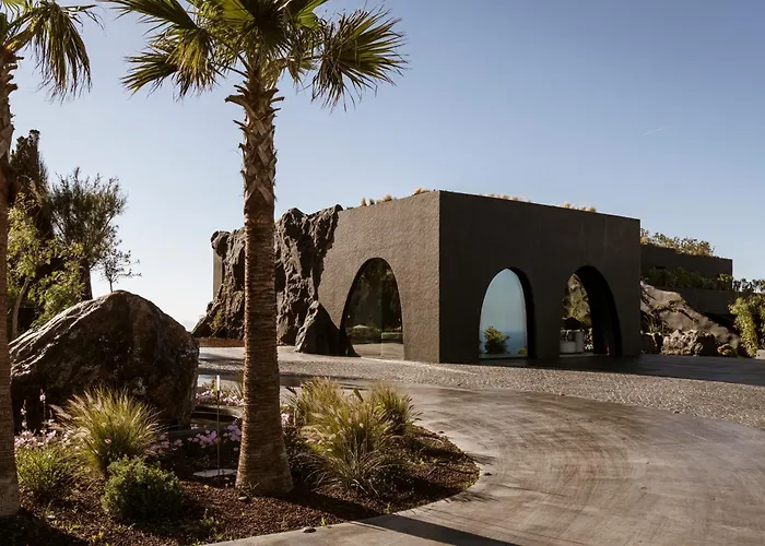 One Of One Hotel Imerovigli (Santorini)