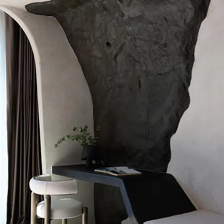 One Of One Imerovigli (Santorini)