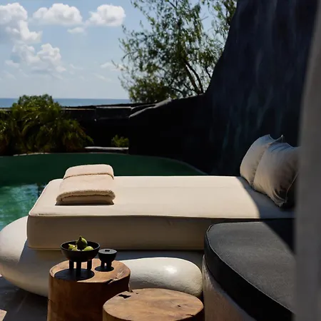 One Of One 5* Imerovigli (Santorini)