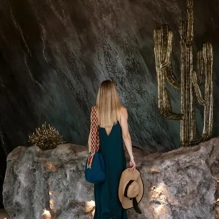 ホテル One Of One