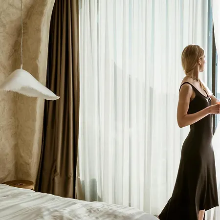 One Of One Hotell 5*